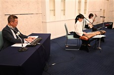 生演奏をバックに